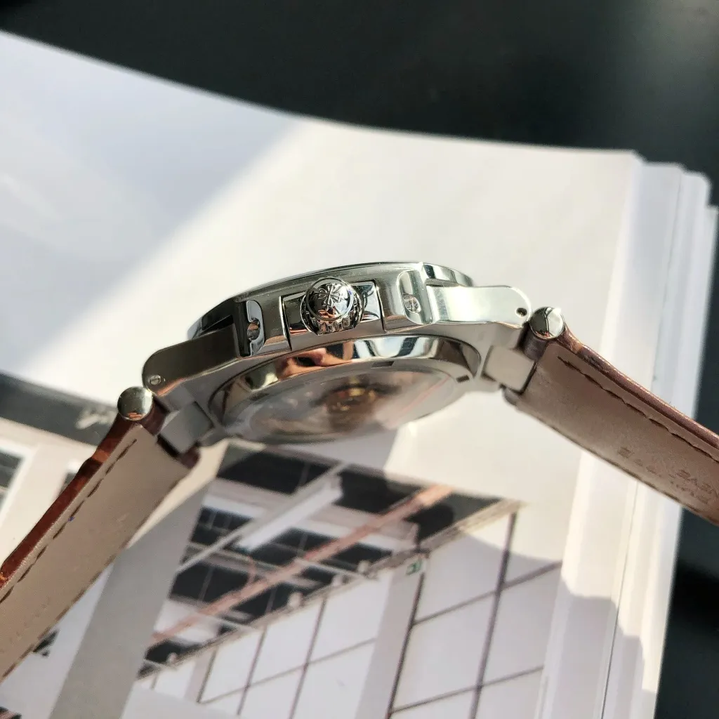 【Foreign trade import】💰2400! Patek Philippe's "Nautilus" Citizen movement comes with new feedback [Movement] Paired with GD's focus on the new Citizen 8215 movement imported from Japan, it inherits Citizen's high-quality, stable and cost-effective advantages, 0️⃣ worries about repairs [Case] 316L stainless steel case CNC technology restores the original shell shape and curvature one to one, pursuing the original 0️⃣ gap [Bracelet] Using 316 stainless steel custom-grade ergonomic bracelet [Dial] Adhering to the fineness of the big manufacturers, we strictly pursue the gap between the text lines, the thickness of the scales, and the luminous color, and strive to synchronize the 0️⃣ gap with the genuine ones ⚠️ Please look for the exclusive quality of GD products